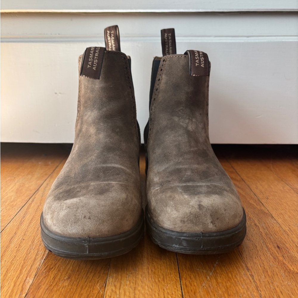 Blundstone Original Chelsea Boot in Rustic Brown - Women's US Size 8.5